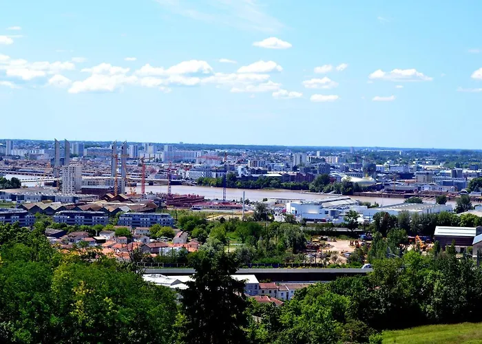 Studio Belle Vue Bordeaux - Parking Prive - Netflix - Tram A